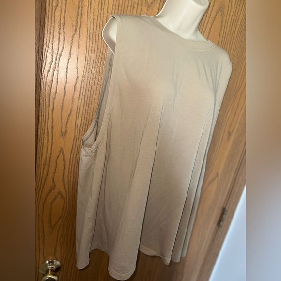 Men’s/ UNISEX Lululemon Tan Loose Fit Tank Top GUC - Picture 4 of 11